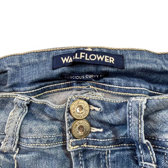 Wallflower Shorts Women 0 Low Rise Distressed Patches Patriotic Stretch (W26 L2) - Picture 11 of 16